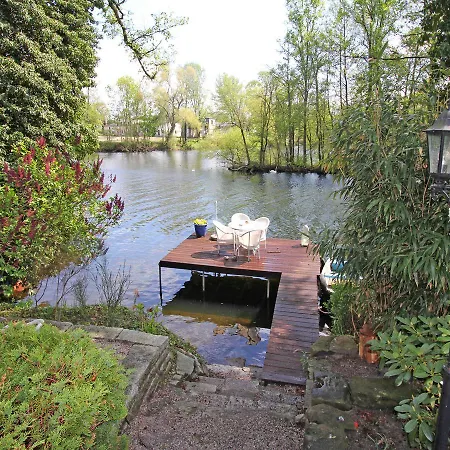 Ferienhaus Am Wasser Bra 1 *