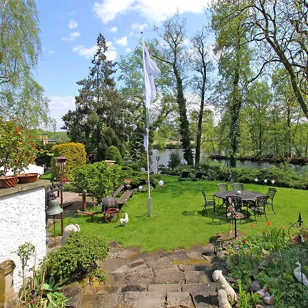 Ferienhaus Am Wasser Bra 1